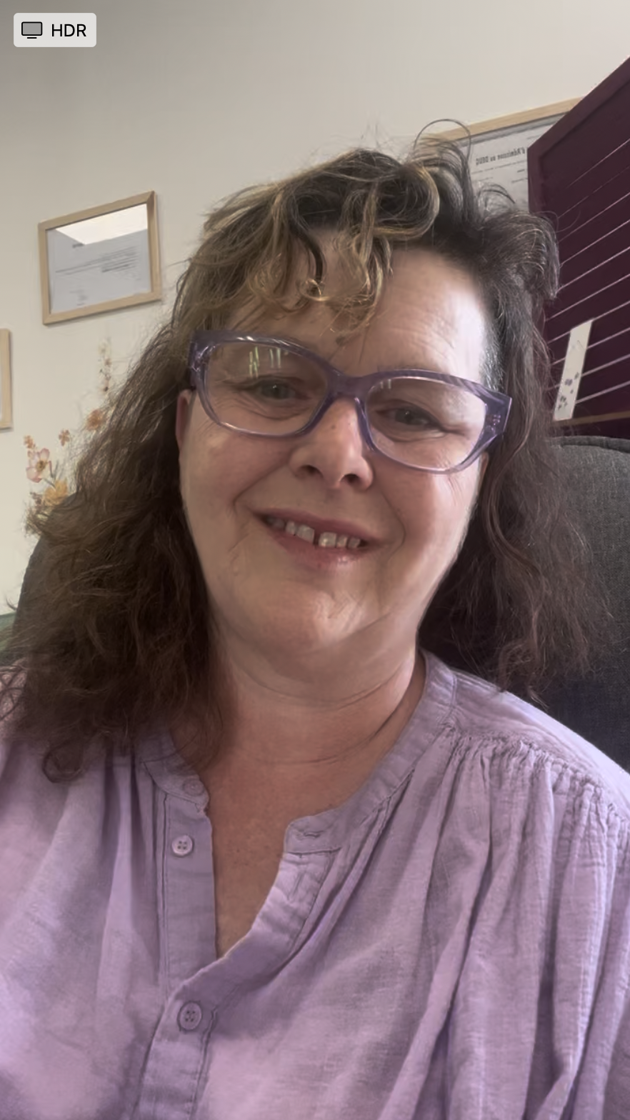 Photo de face Laurence Brun accompagnante du deuil